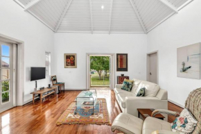 Time and Tide Hideaway - A Spacious Beachside Escape, Adelaide